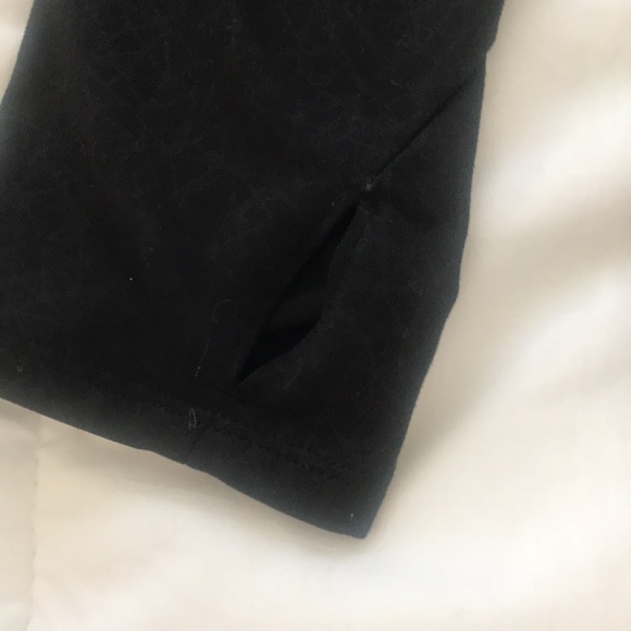 Adidas size med black thin zip up jacket/sweater 10/10 condition - Picture 6 of 6